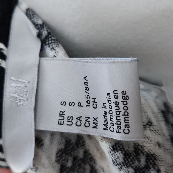 H&M Geometric Print Strechy Shift Dress - Picture 5 of 7